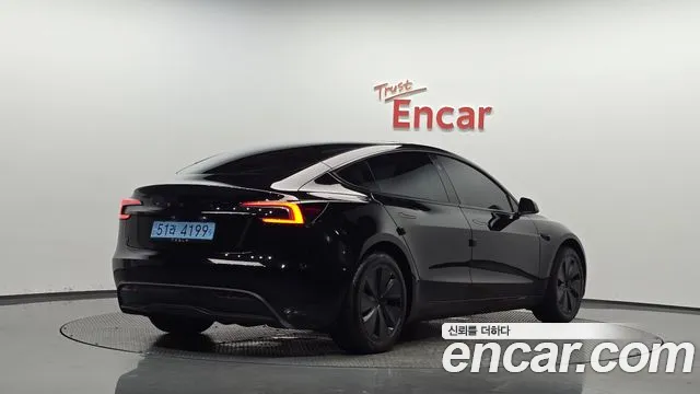 Tesla Model 3 — Фото автомобиля 2