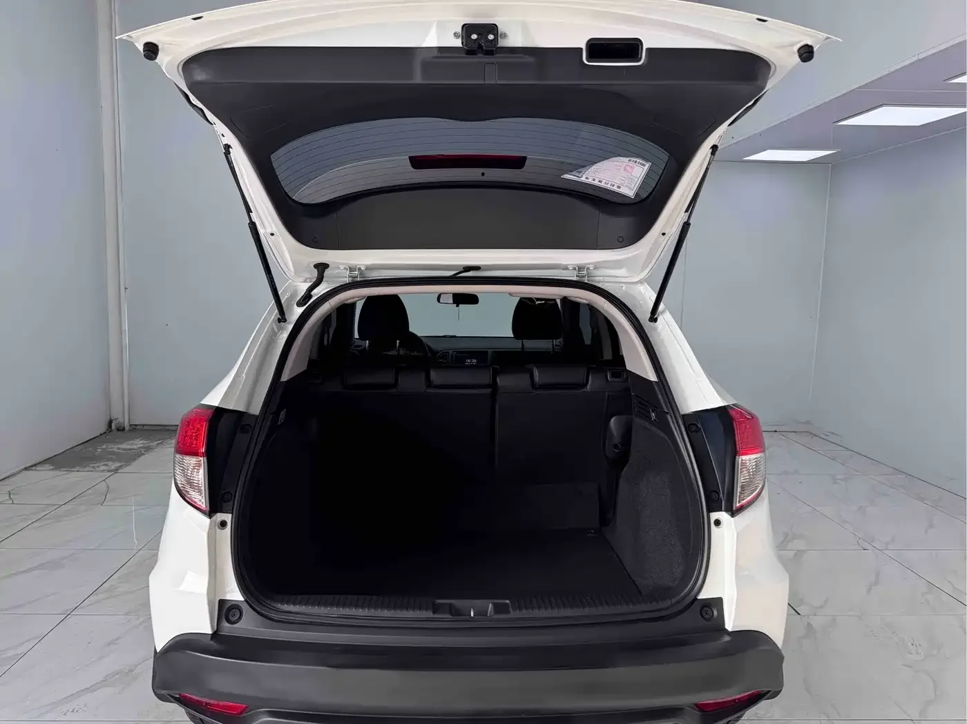 Honda Vezel 2020 1.5L CVT Pioneer — Фото автомобиля 16