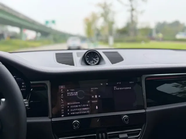 Porsche Macan — Фото автомобиля 13