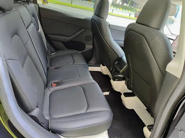 Tesla Model Y — Фото автомобиля 11