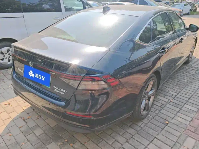 Honda Accord — Фото автомобиля 3