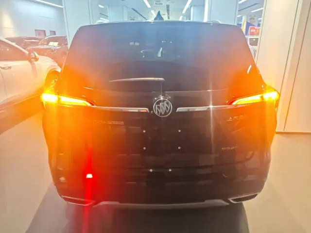 Buick Envision Plus — Фото автомобиля 5