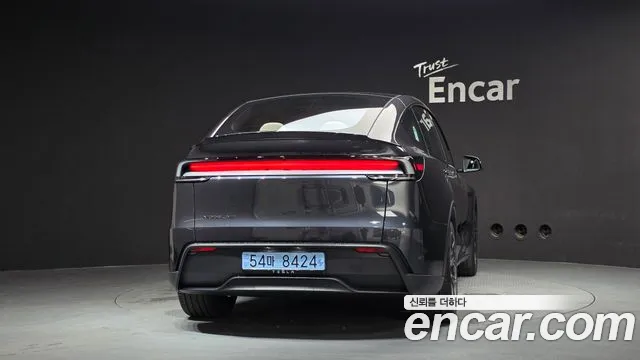 Tesla Model Y — Фото автомобиля 4