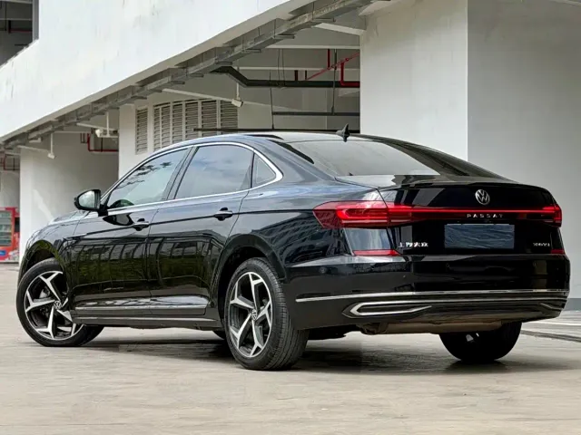 Volkswagen Passat — Фото автомобиля 4