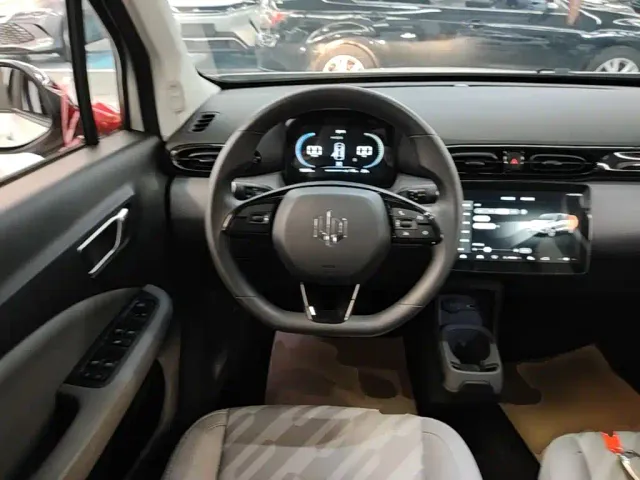 Leapmotor T03 — Фото автомобиля 10