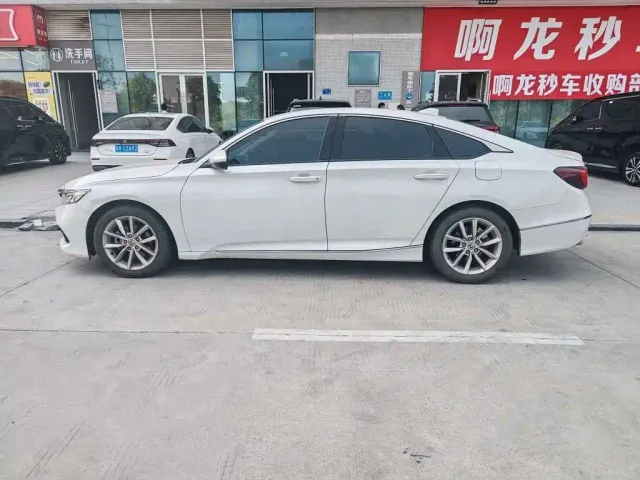 Honda Accord — Фото автомобиля 3