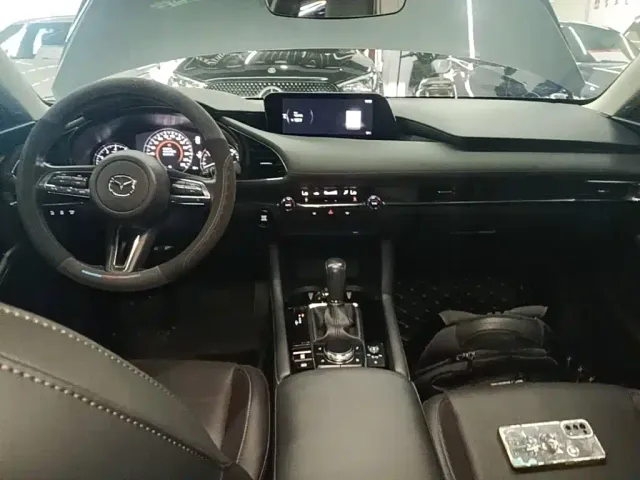 Mazda Axela — Фото автомобиля 9
