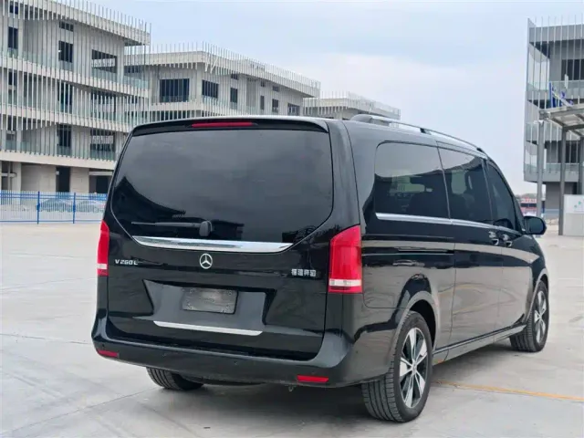 Mercedes-Benz V-Class — Фото автомобиля 23