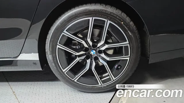 BMW 7-Series 7 серия (G70) 740i xDrive M Sport — Фото автомобиля 21