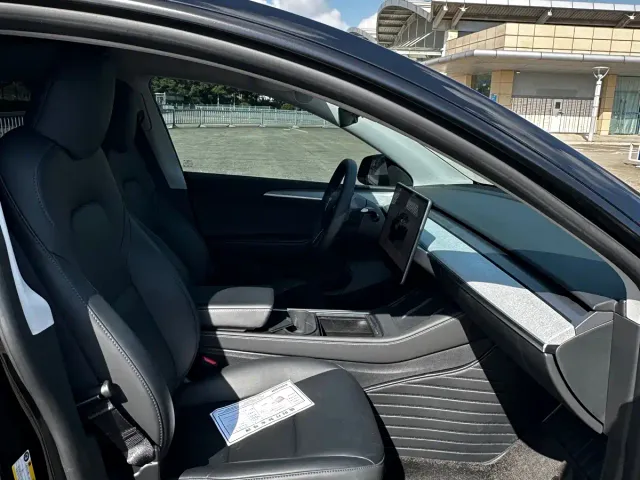 Tesla Model Y — Фото автомобиля 12