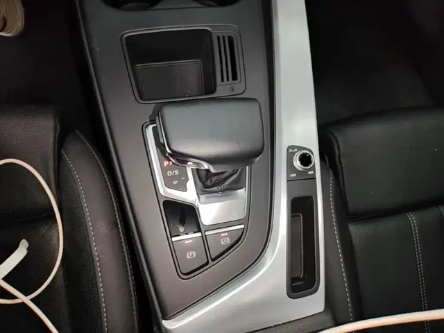 Audi A4L — Фото автомобиля 13