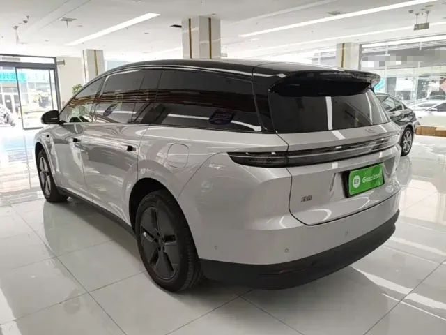 Li Auto i8 — Фото автомобиля 4