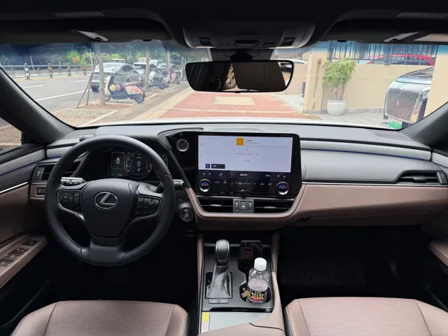 Lexus ES — Фото автомобиля 5