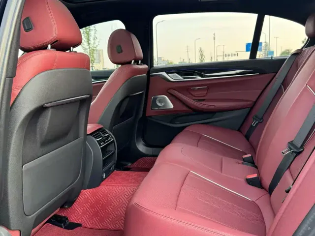 BMW 5 Series — Фото автомобиля 7
