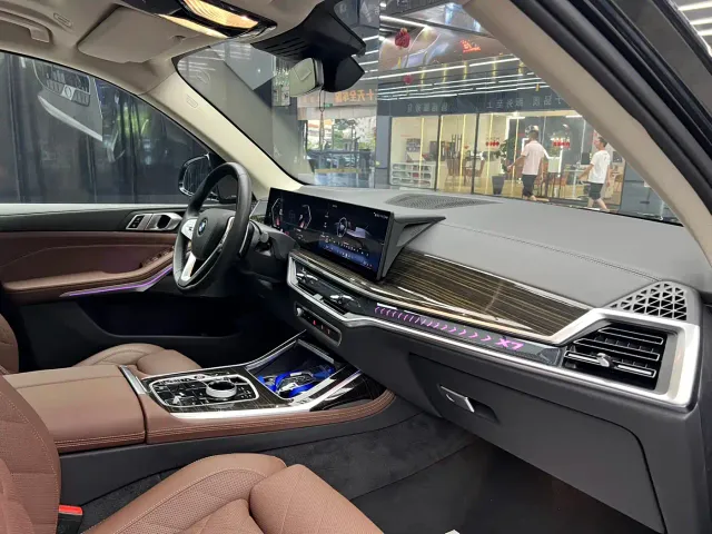 BMW X7 — Фото автомобиля 13