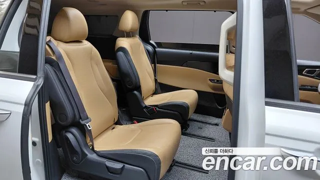 Kia Carnival Generation 4 — Фото автомобиля 17