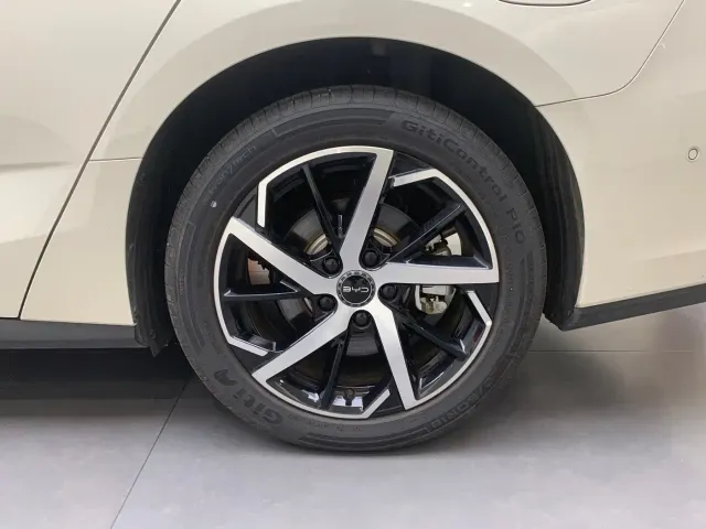 BYD Seal 07 DM-i — Фото автомобиля 7