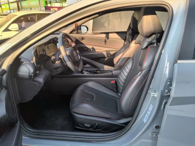 Hyundai Elantra — Фото автомобиля 8