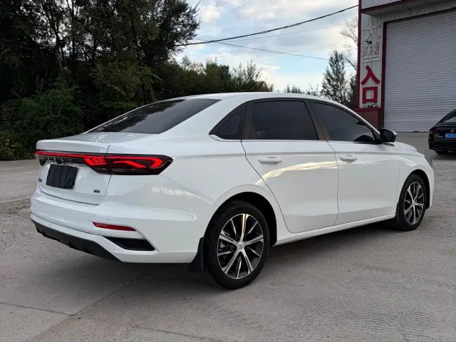 Geely Emgrand — Фото автомобиля 9