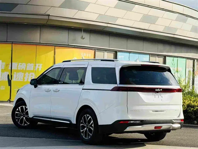 Kia Carnival — Фото автомобиля 4