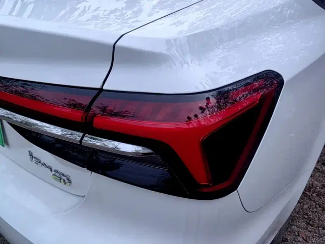 Roewe i6 MAX EV — Фото автомобиля 7