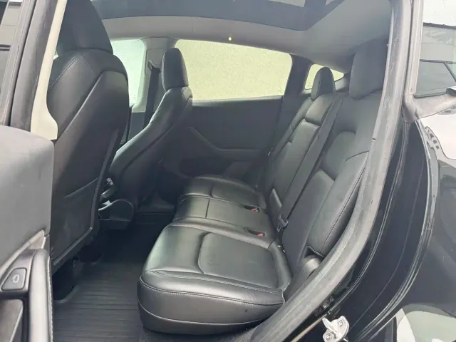 Tesla Model Y — Фото автомобиля 10