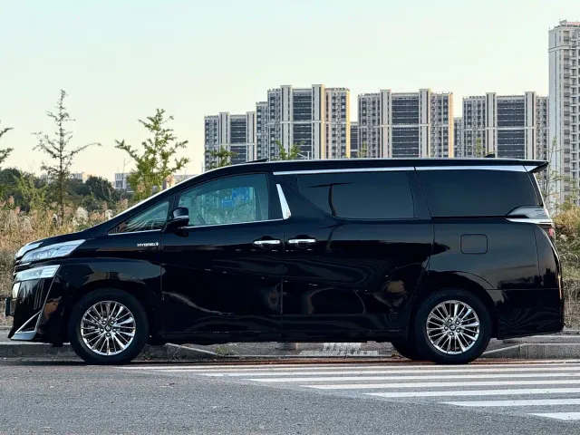Toyota Vellfire — Фото автомобиля 3
