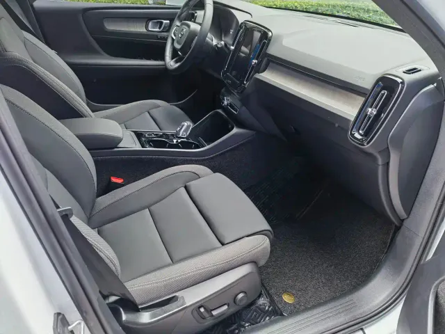 Volvo XC40 — Фото автомобиля 18