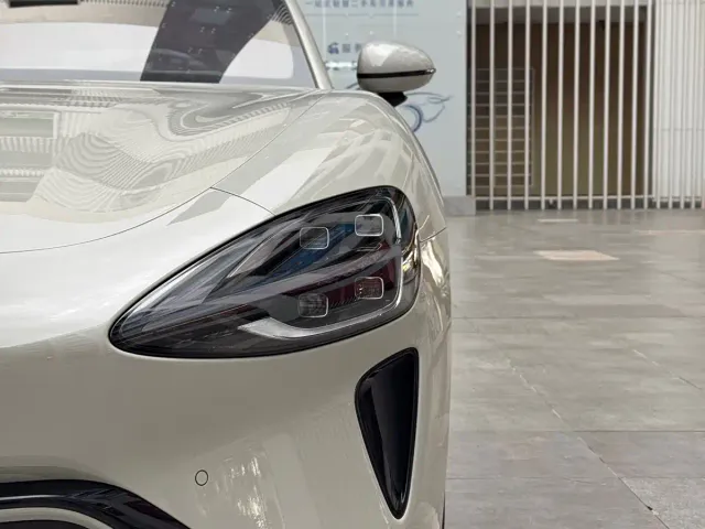 Xiaomi SU7 — Фото автомобиля 4