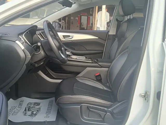 Roewe i6 MAX EV — Фото автомобиля 6