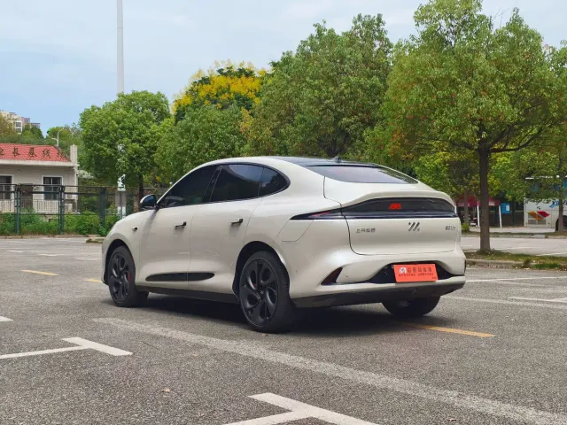 IM Motors LS6 — Фото автомобиля 6