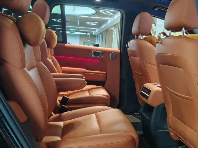 Li Auto L8 — Фото автомобиля 19