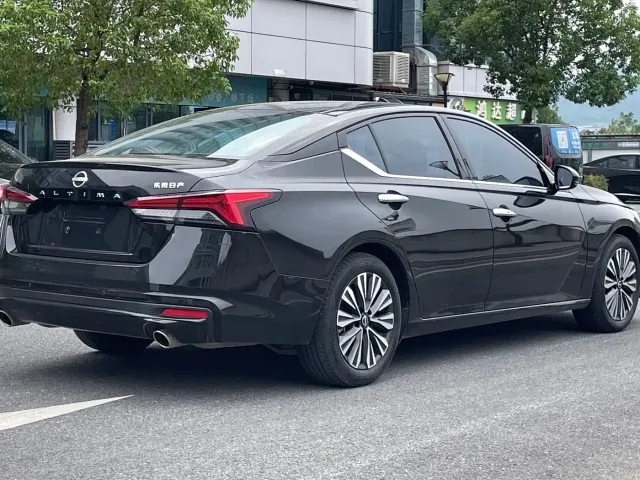 Nissan Teana — Фото автомобиля 8