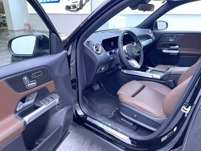 Mercedes-Benz EQB — Фото автомобиля 4