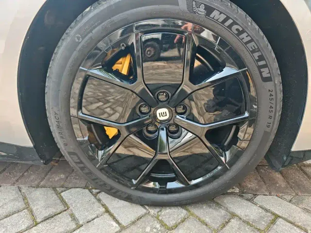 Xiaomi SU7 — Фото автомобиля 24