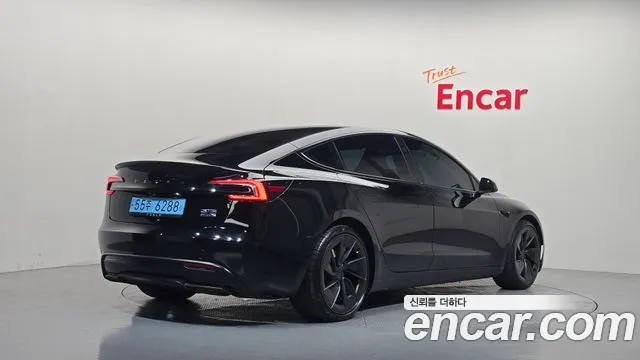 Tesla Model 3 — Фото автомобиля 2
