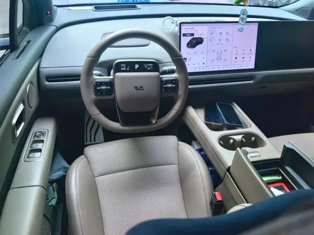 Li Auto i6 — Фото автомобиля 12
