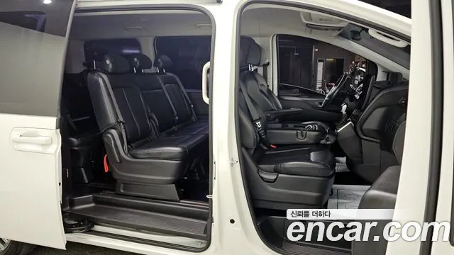 Hyundai Staria Staria Tourer 11 мест — Фото автомобиля 11