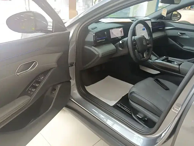 BYD Qin L — Фото автомобиля 14