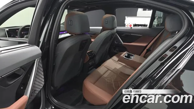 BMW 5 Series G60 — Фото автомобиля 11