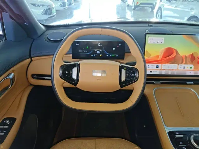 Geely Galaxy Starship 7 EM-i — Фото автомобиля 10