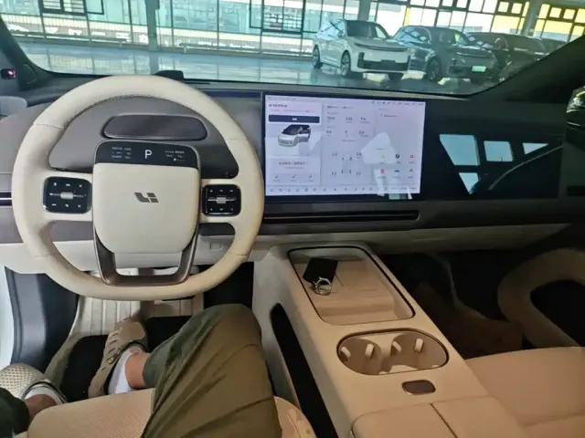 Li Auto Li Auto i6 2025 2WD Base Model — Фото автомобиля 9