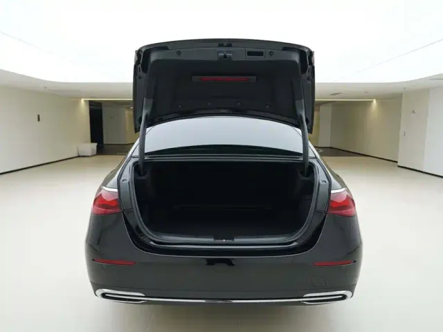 Mercedes-Benz E-Class — Фото автомобиля 5
