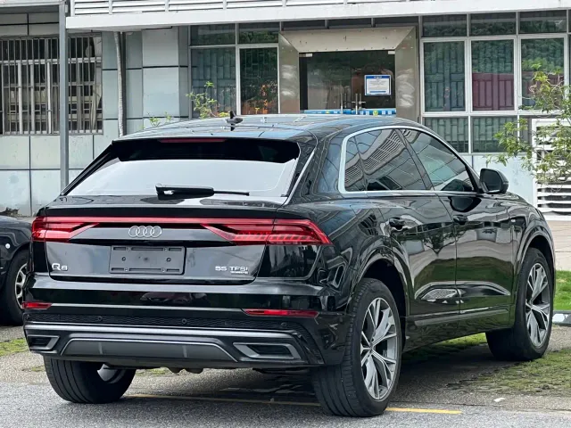 Audi Q8 — Фото автомобиля 4