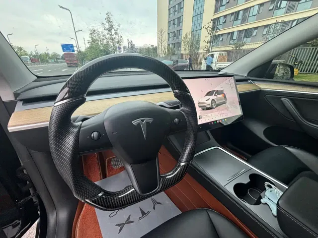 Tesla Model Y — Фото автомобиля 10