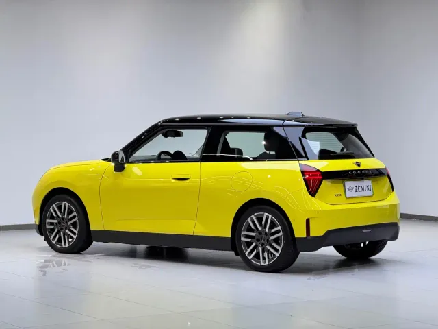 MINI Cooper — Фото автомобиля 18