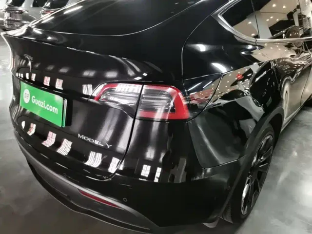 Tesla Model Y — Фото автомобиля 7