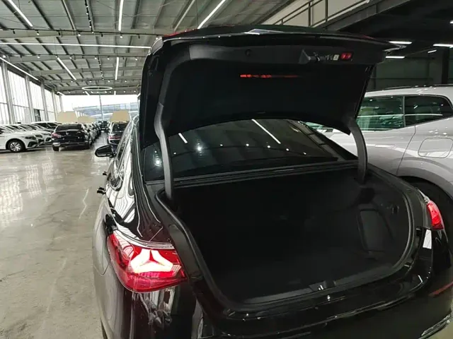 Mercedes-Benz E-Class — Фото автомобиля 18
