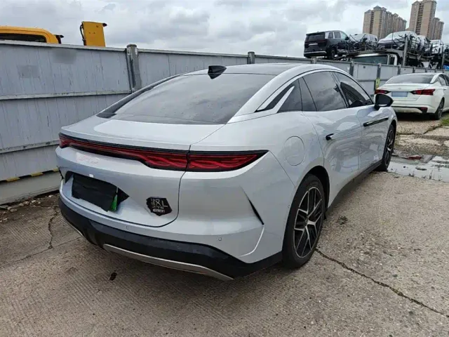BYD Han L — Фото автомобиля 6
