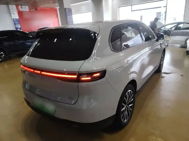 Leapmotor B10 — Фото автомобиля 6